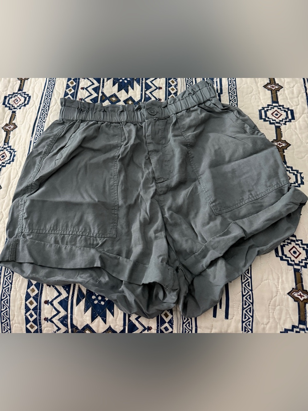 Arie Women’s Casual Elastic-Waist Shorts in Army Green
